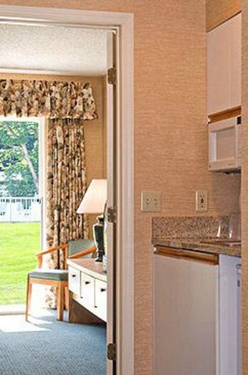 Colonel Williams Resort And Suites Lake George Room photo